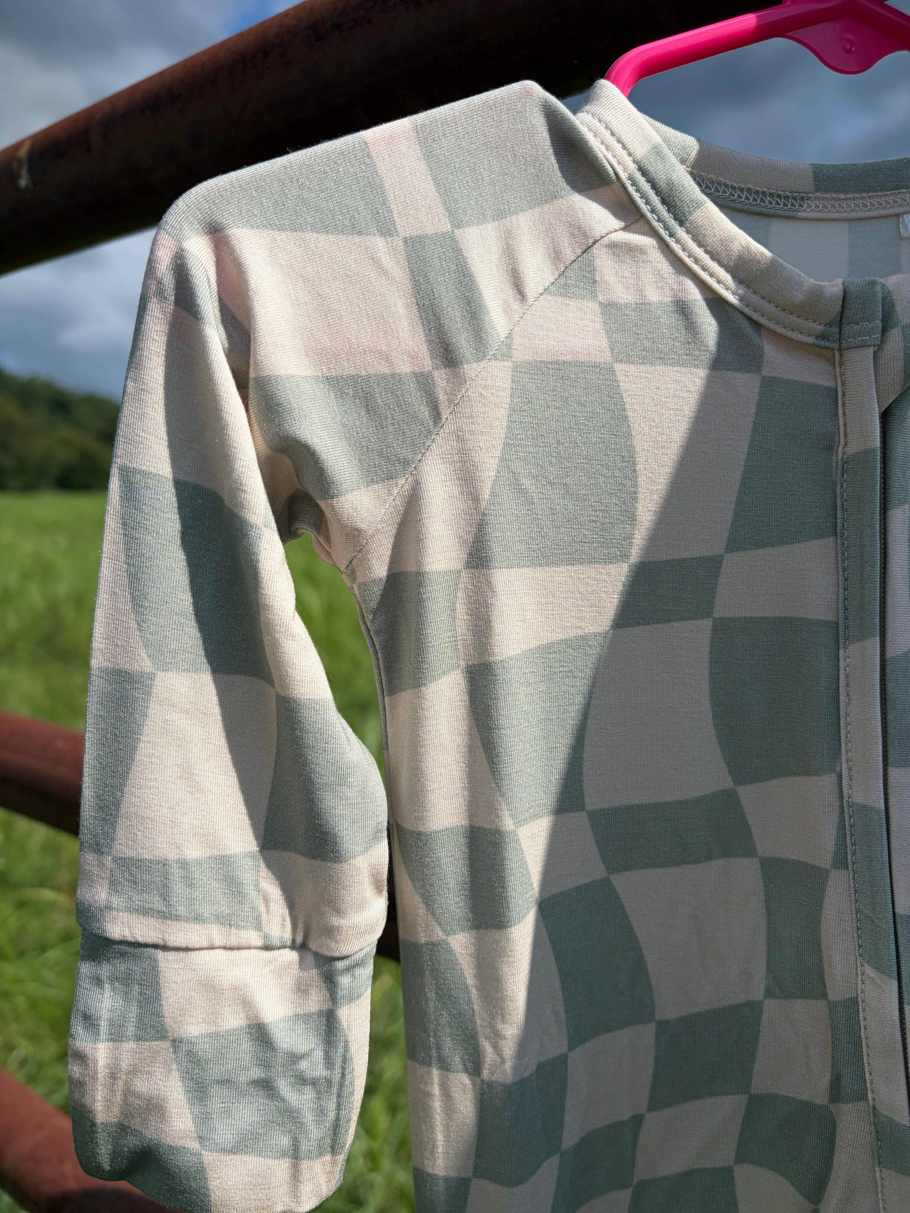 Wavy checkered sleeper